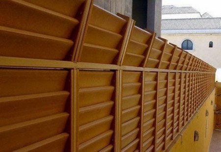 سواتر خشبية للأسوار المنزلية بالشرقية 